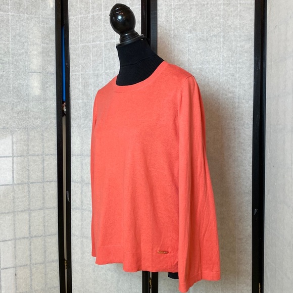 Fab!!! MICHAEL KORS Large Coral Flared Sleeve Light Sweater Shirt NICE - Picture 2 of 10